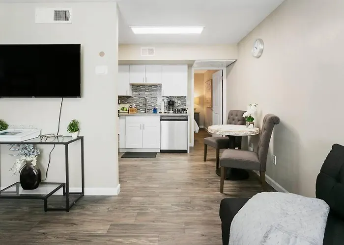 Desert Skyline Apt W/pool & Apartment *