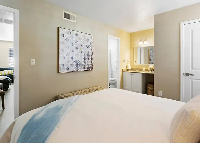 Desert Skyline Apt W/pool & *